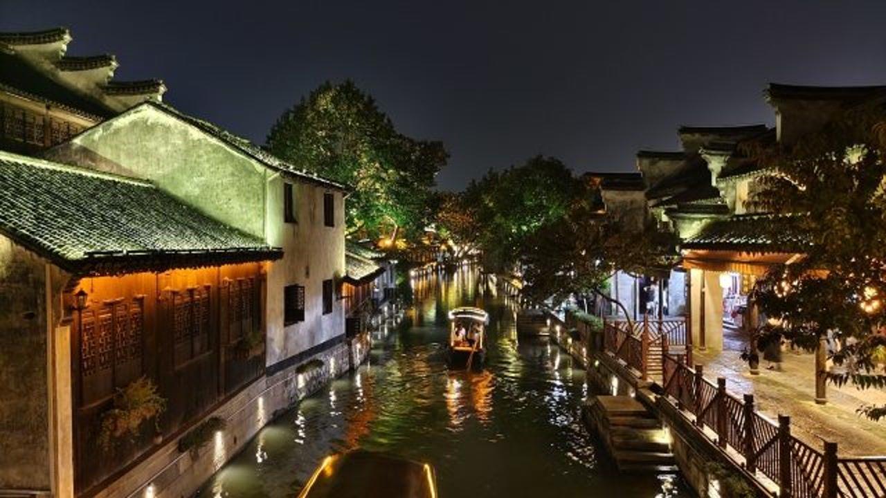 逃离废弃的建筑